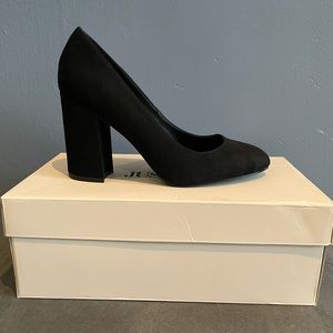 JustFab black chunky pump